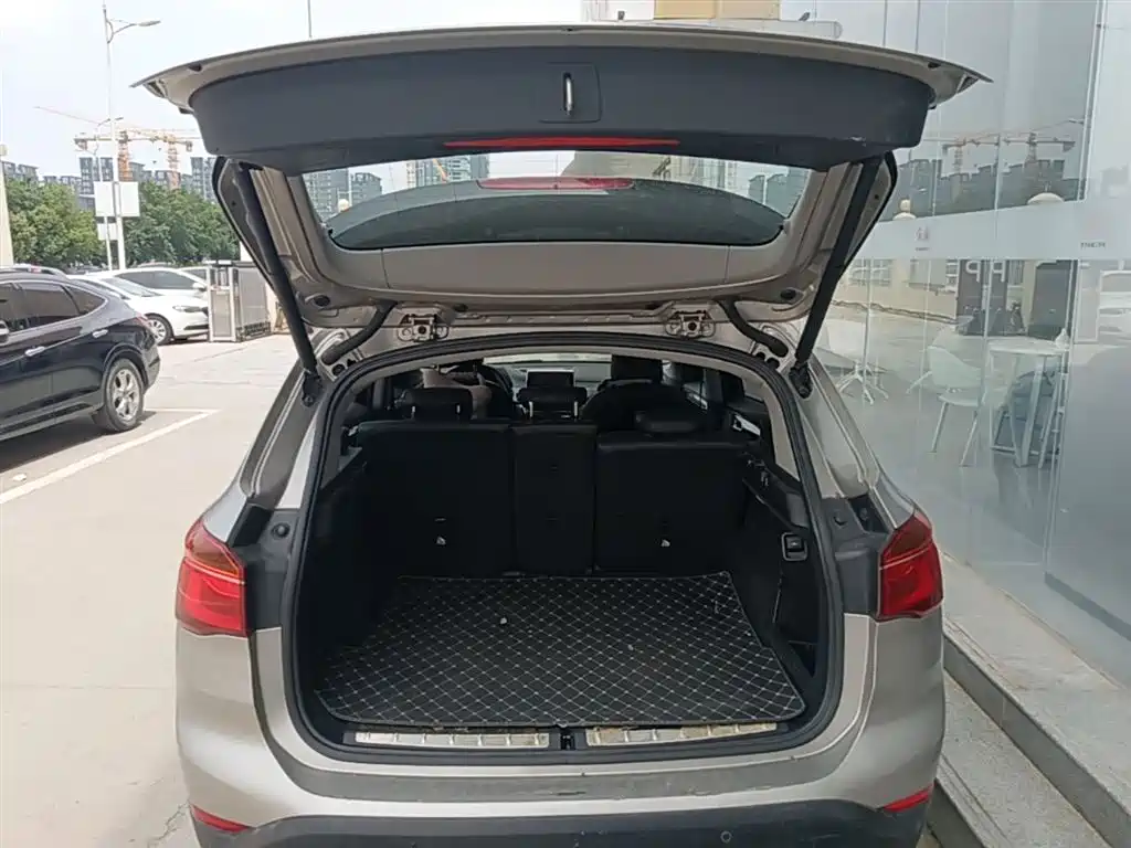 BMW X1 2016 sDrive18Li Fashion Model фото 19