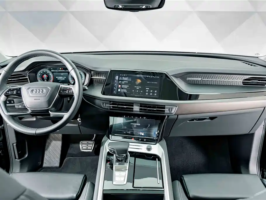 Audi Q6 2025 40 TFSI quattro Commemorative Edition Yulin Package 7-Seater фото 10