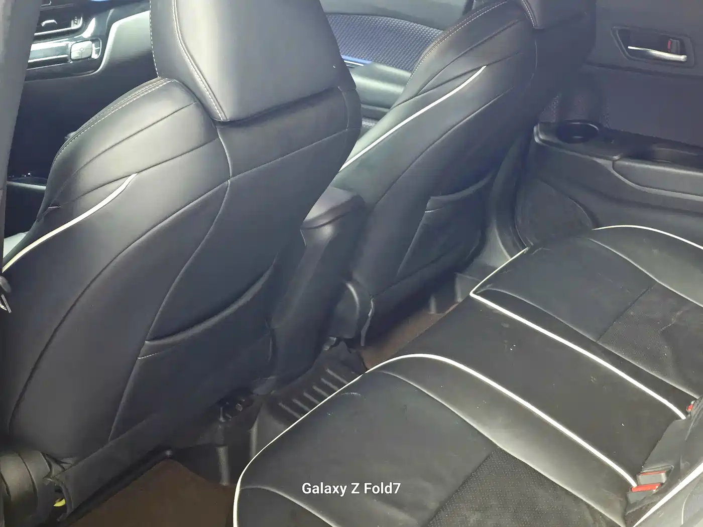 Toyota C-HR 2018 2.0L Leading Edition China V фото 7