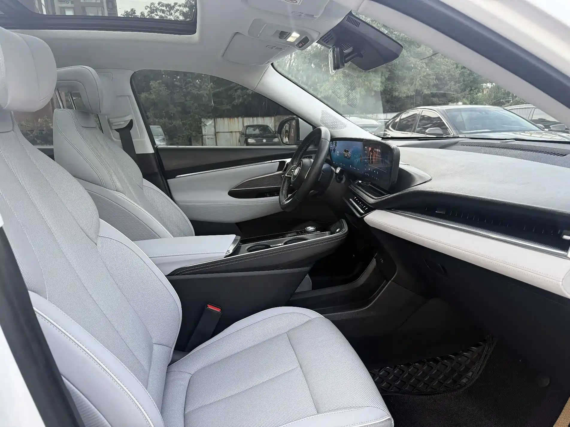 Photo 8 - Buick E5