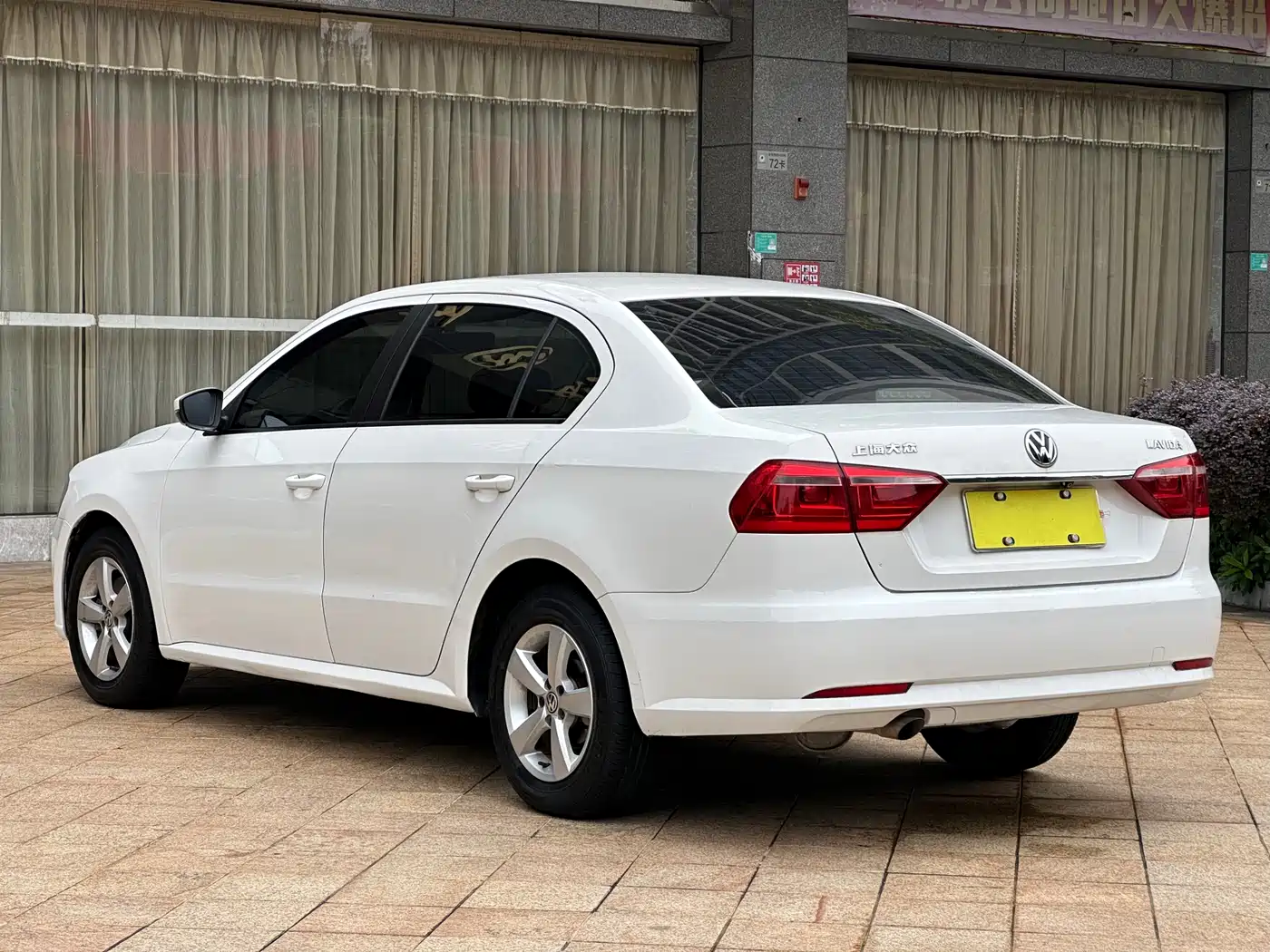 Volkswagen Lavida 2015 1.6L Automatic Trend Edition фото 10