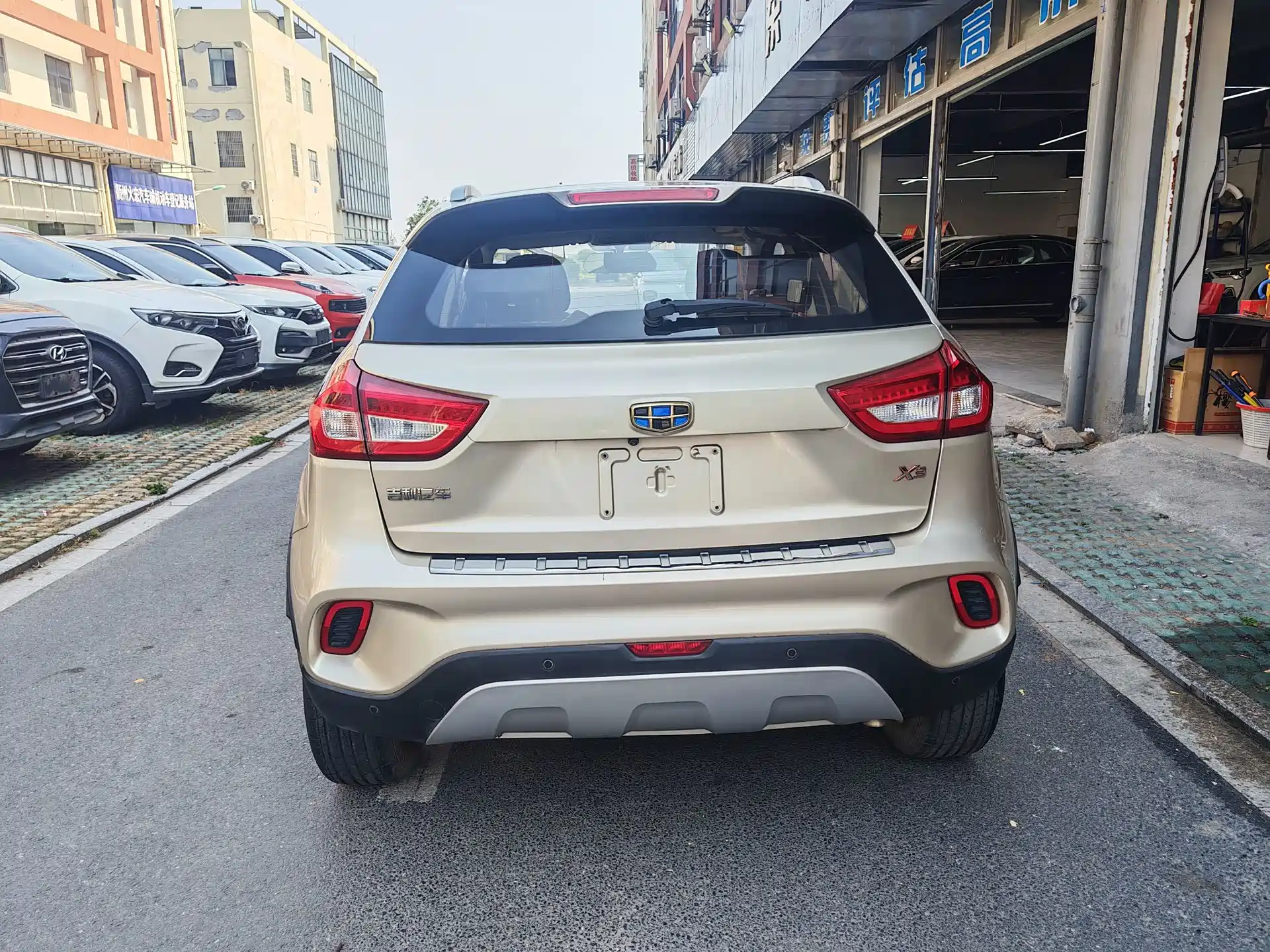 Фото 6 - Geely Vision X3