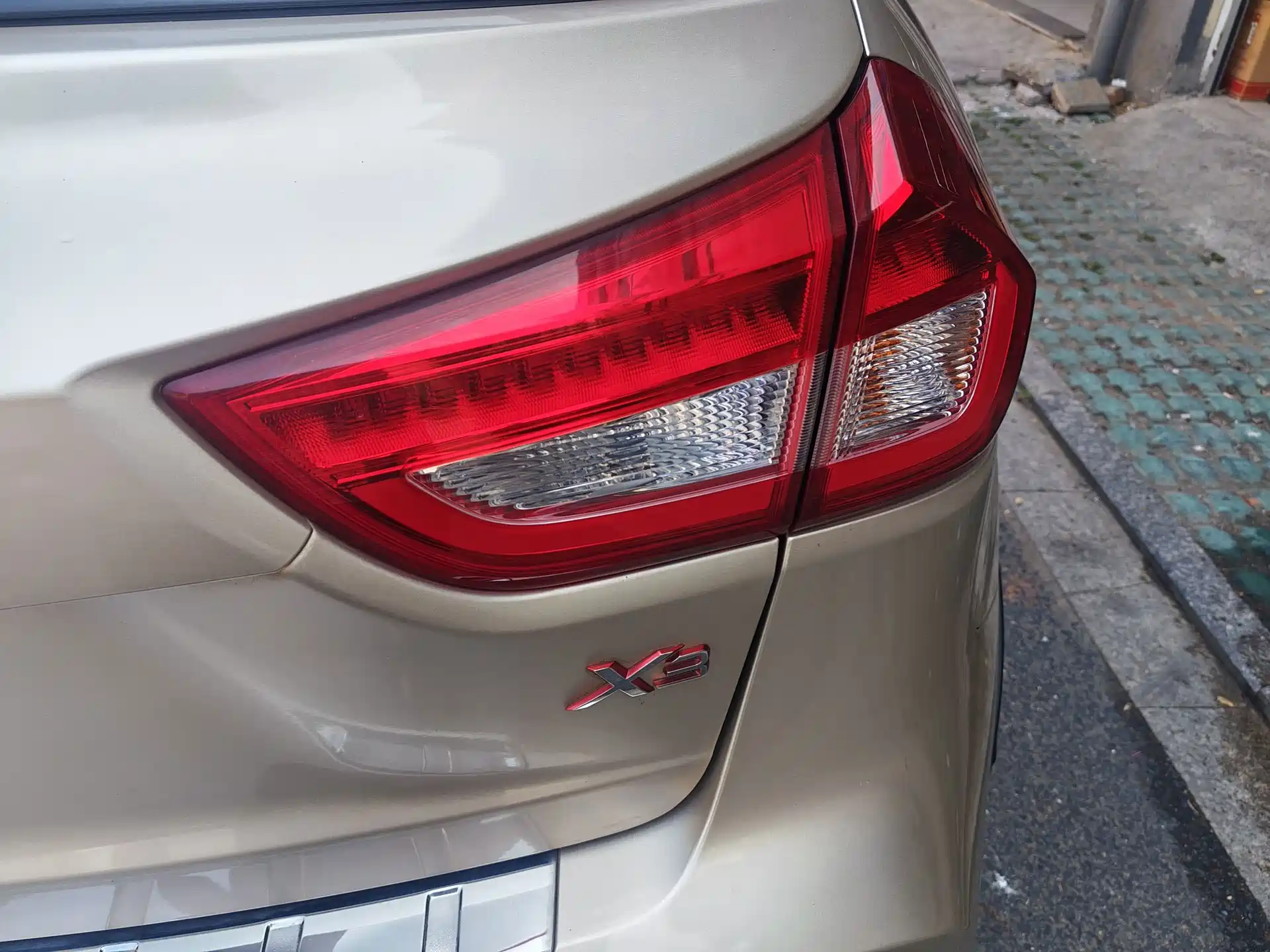 Фото 10 - Geely Vision X3