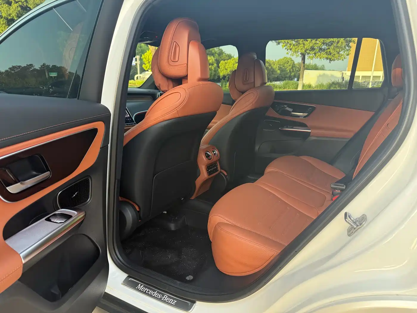 Mercedes-Benz GLC 2023 GLC 260 L 4MATIC Luxury 5-Seater фото 6