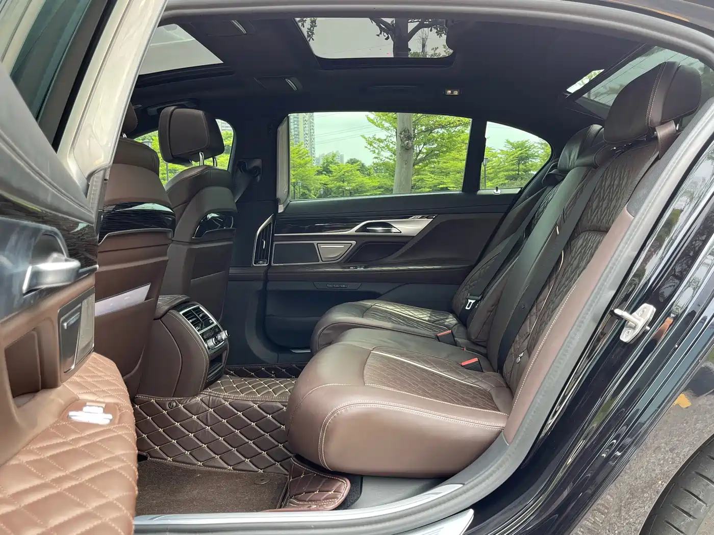 BMW 7 Series 2021 Model 740Li Leading M Sport Package фото 13