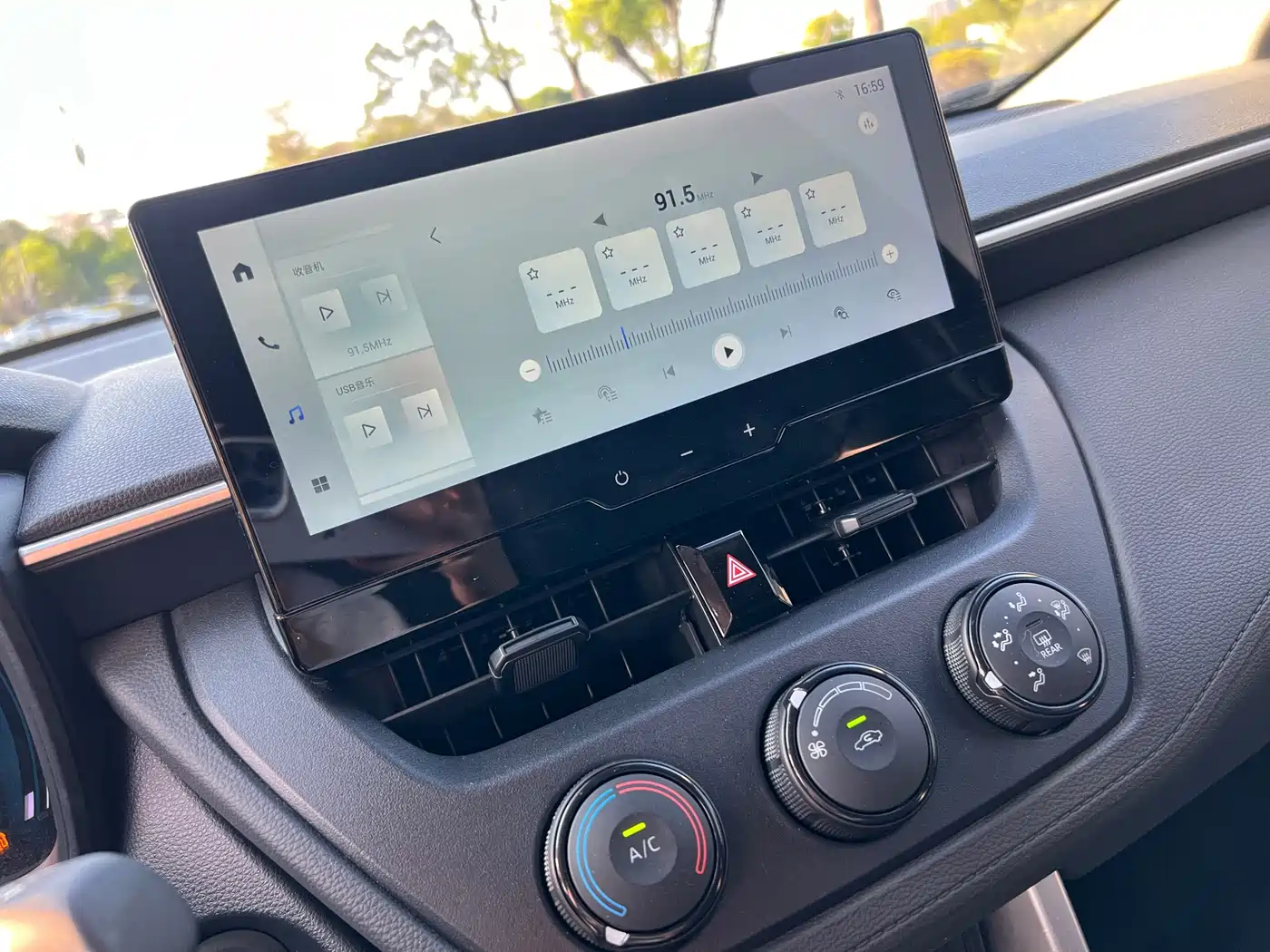 Toyota Corolla Cross 2023 2.0L Pioneer Edition фото 11