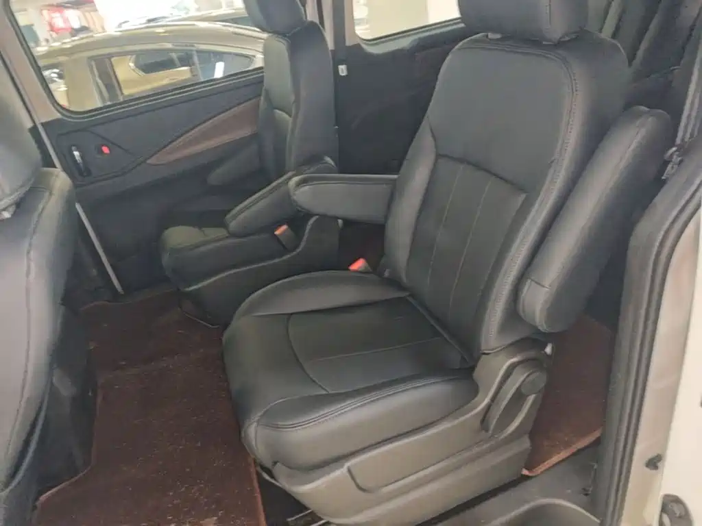 Dongfeng Fengxing Lingzhi PLUS 2021 2021 2.0L Manual Comfort 7-Seater