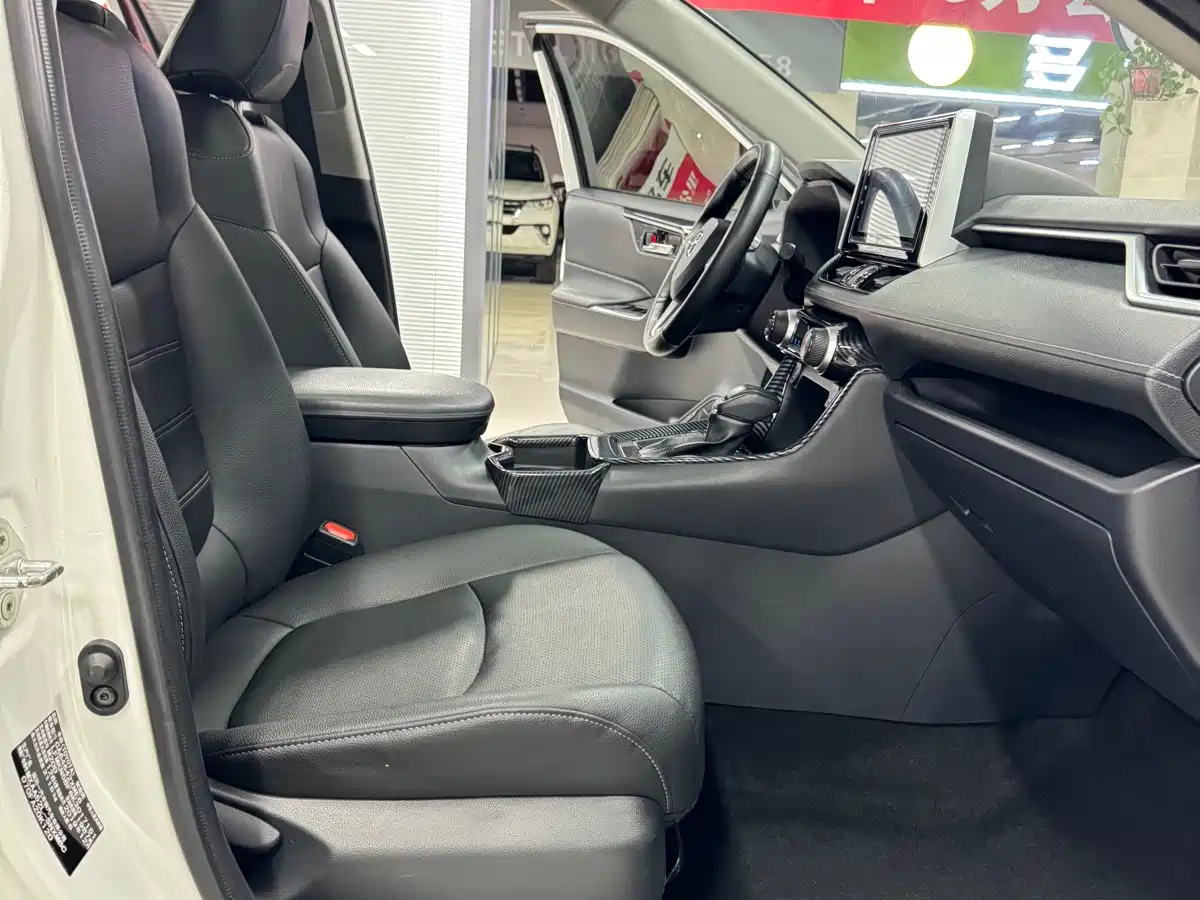 Toyota RAV4 Rongfang 2020 2.0L CVT 2WD Trend Edition фото 17
