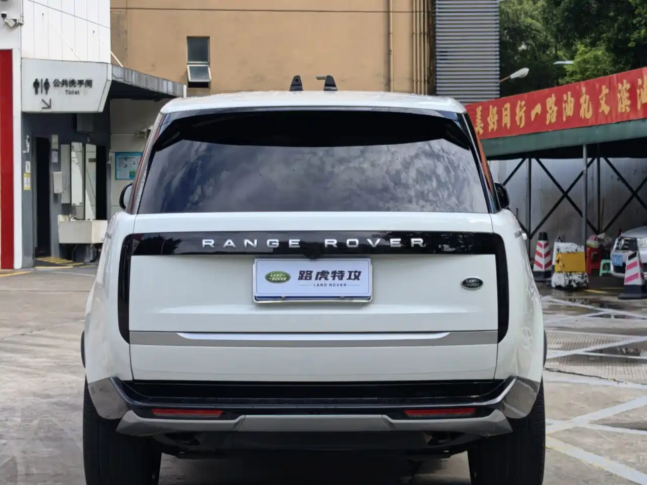 Land Rover Range Rover 2024 3.0 L6 400PS Genesis Extended фото 13