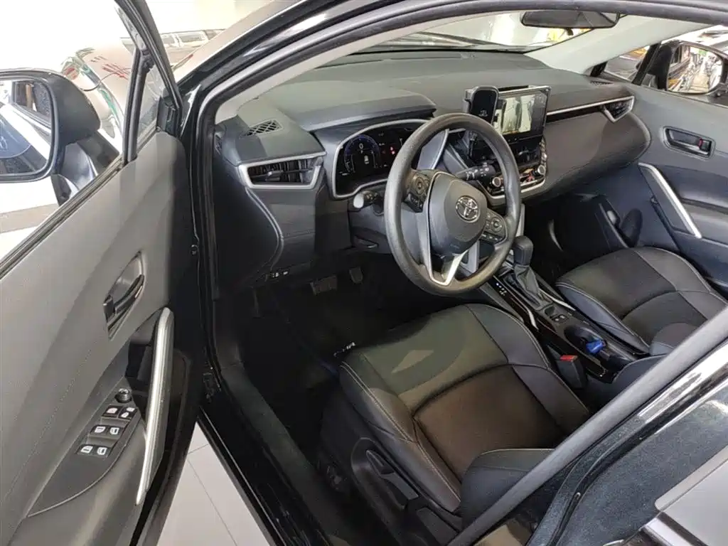 Toyota Frontlander 2024 2.0L CVT Leading Plus Edition фото 16