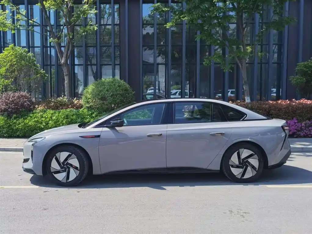 Hongqi EH7 2025 640 AWD Smart Selection Edition фото 2