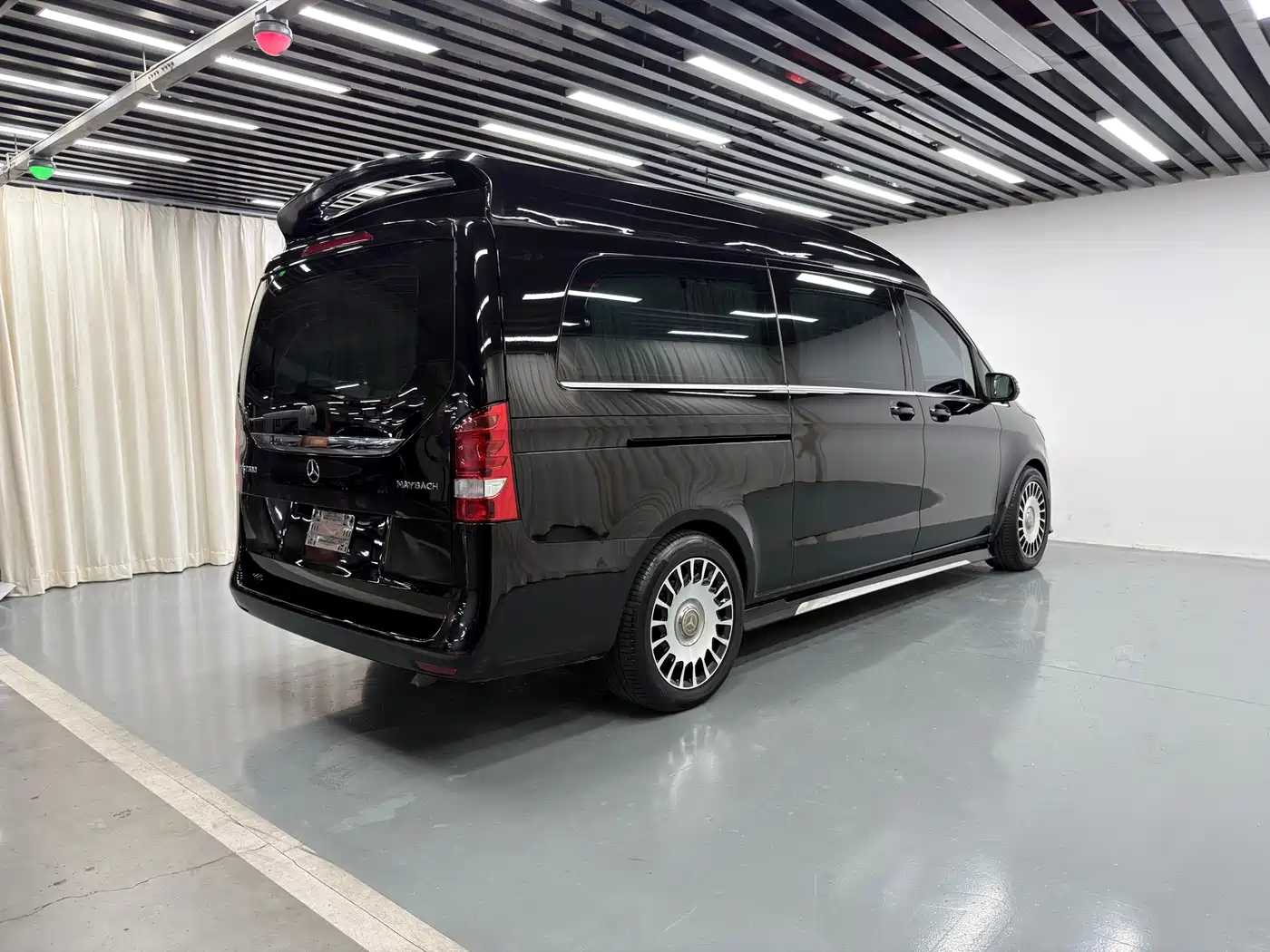 Mercedes-Benz V-Class 2018 V 260 L Premium Long Wheelbase Edition China VI фото 25