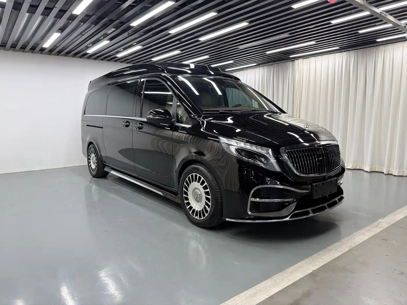 Mercedes-Benz V-Class 2018 V 260 L Premium Long Wheelbase Edition China VI фото 3
