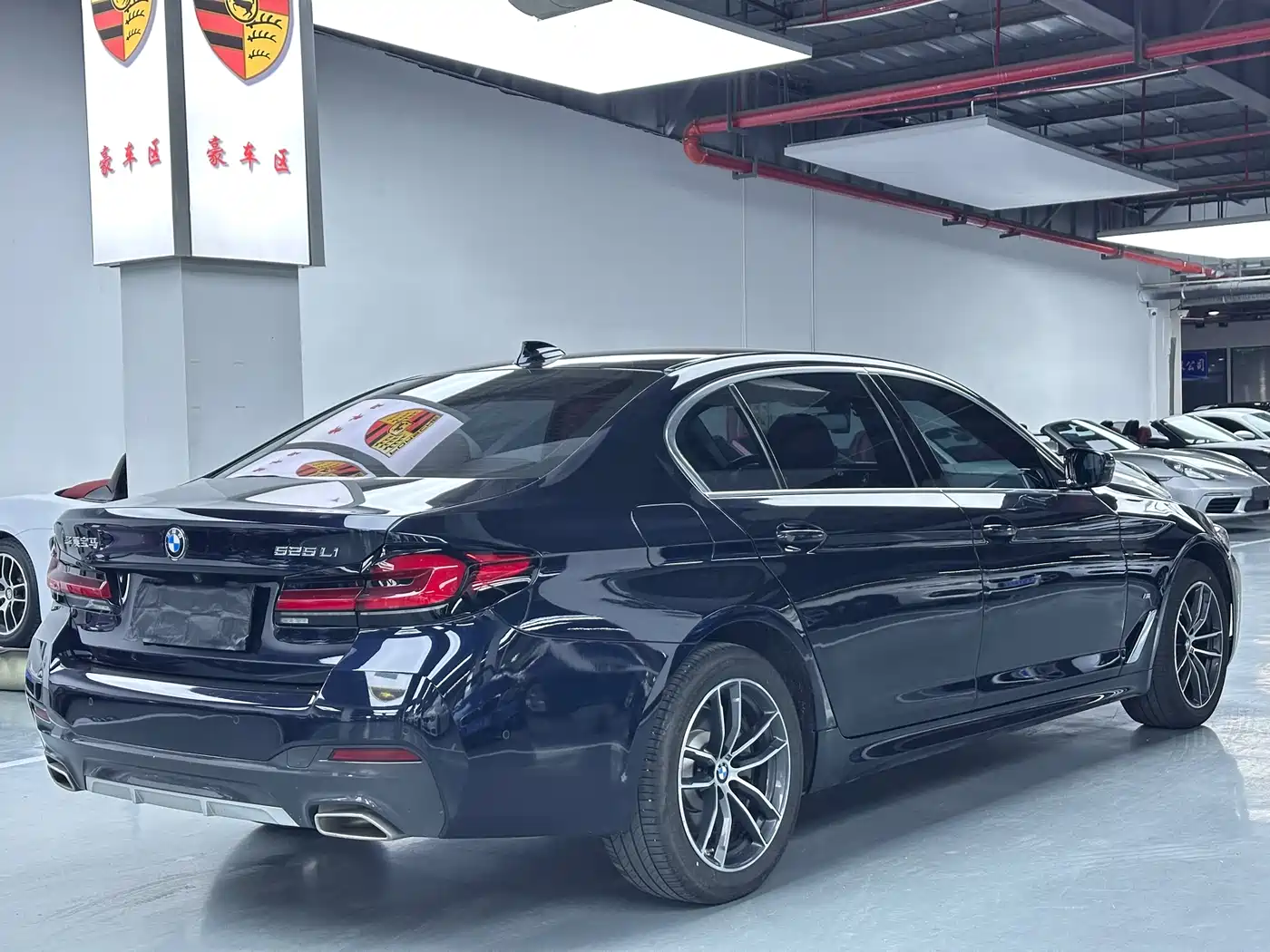 BMW 5 Series 2022 525Li M Sport Package фото 16