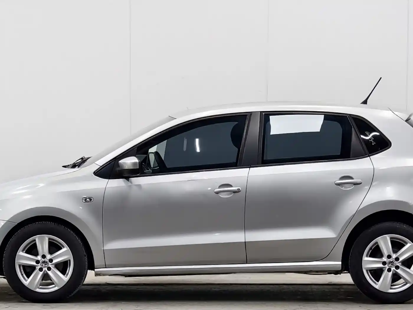 Volkswagen Polo 2011 1.4L Automatic Style Edition фото 7