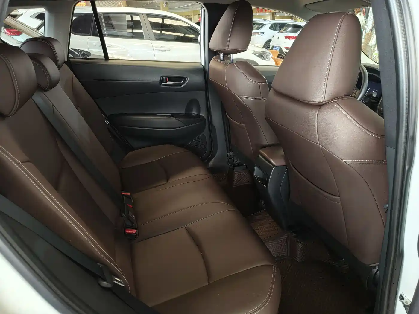 Toyota Corolla Cross 2023 2.0L 20th Anniversary Platinum Edition фото 7
