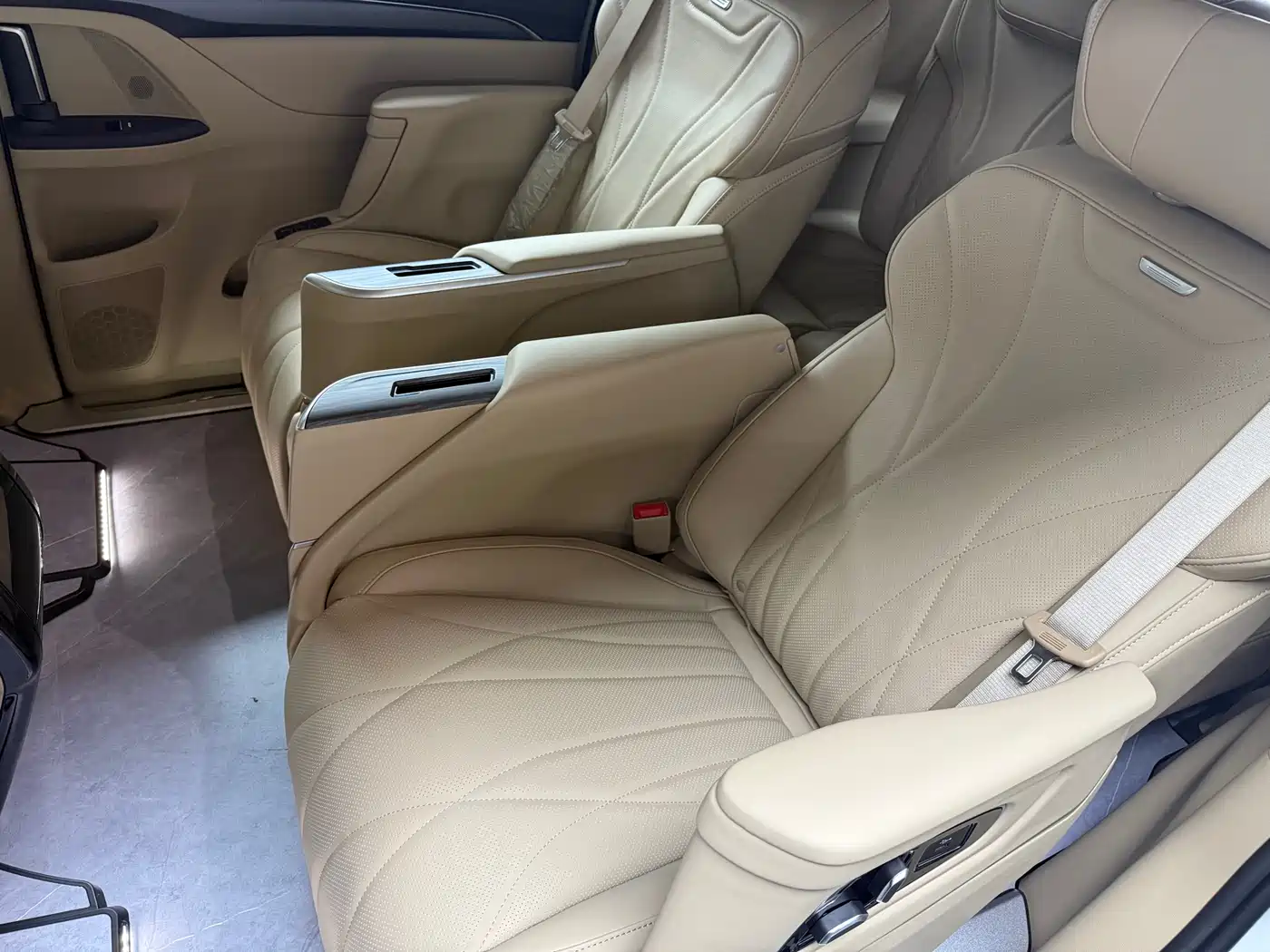 Buick GL8 2025 Land Business Class Comfort DG Edition фото 6