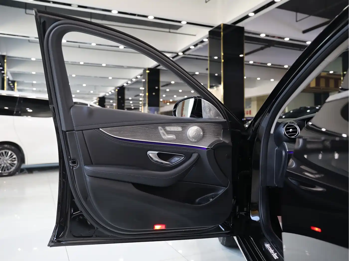 Mercedes-Benz E-Class 2023 E 260 L 4MATIC фото 5