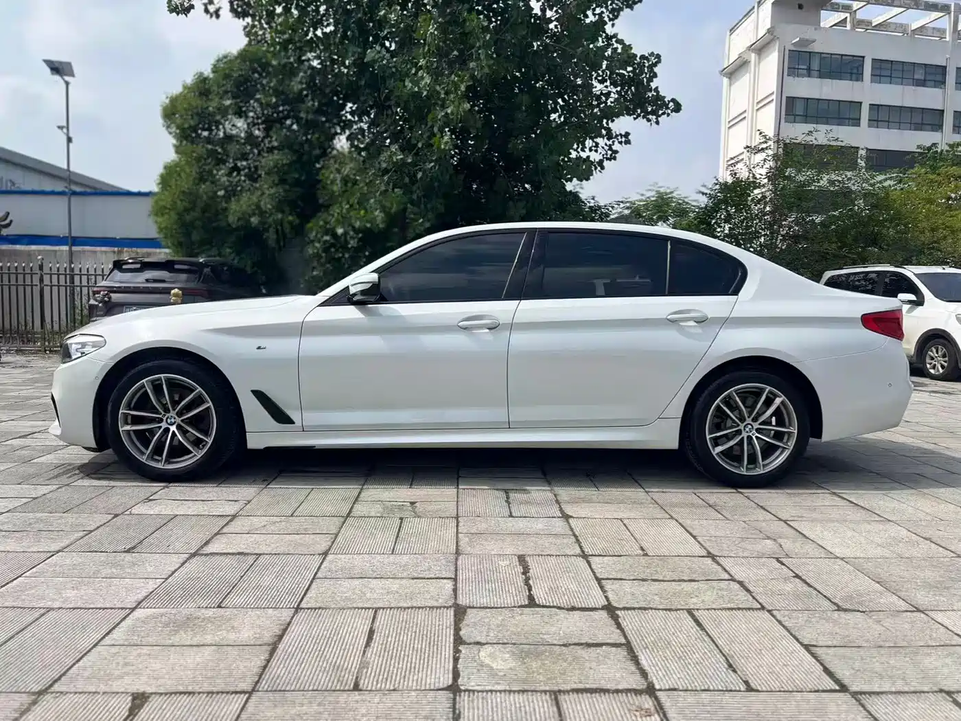 BMW 5 Series 2019 525Li M Sport Package фото 7