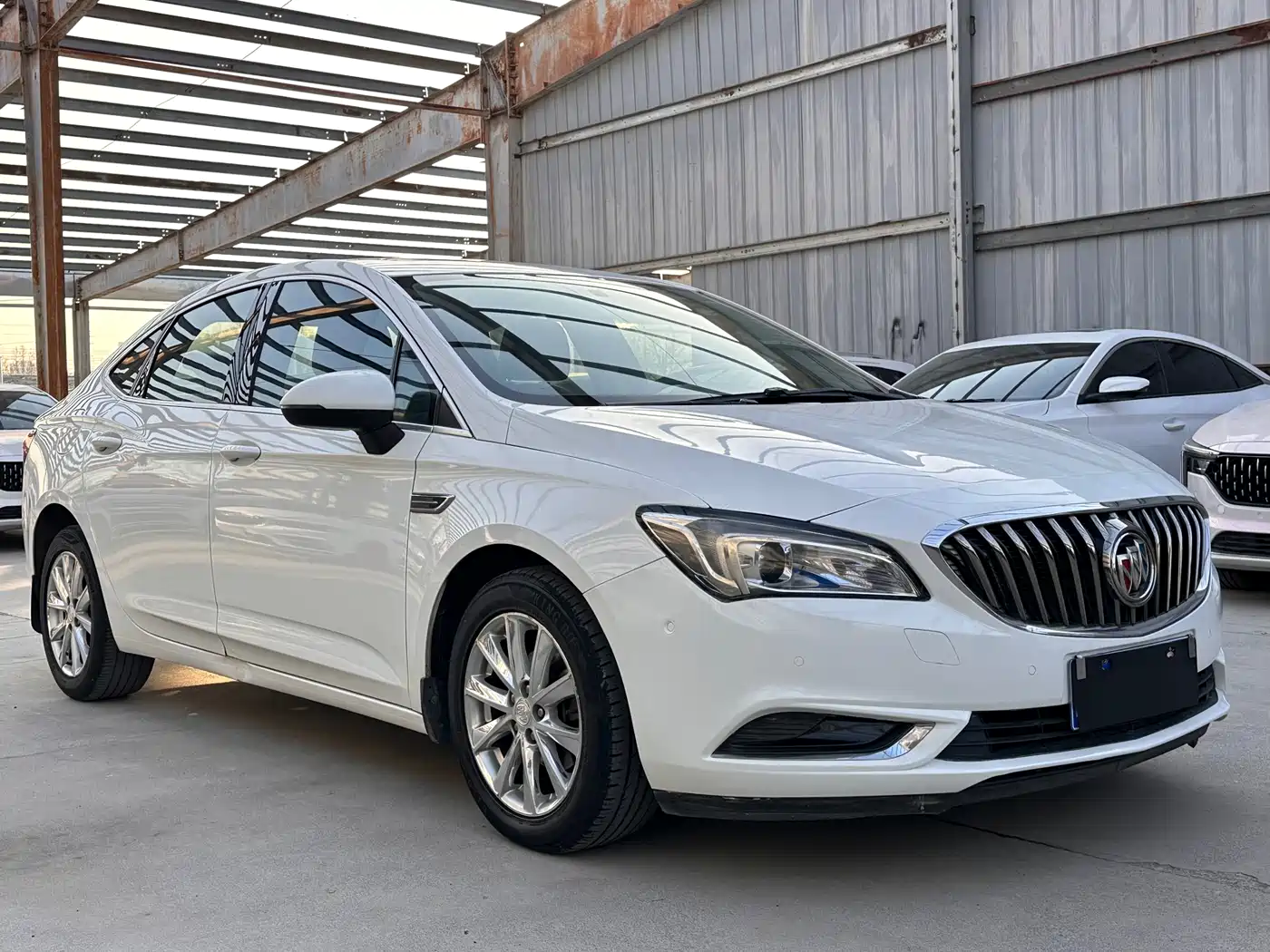 Buick Verano 2015 Sedan 20T Dual-clutch Elite фото 3