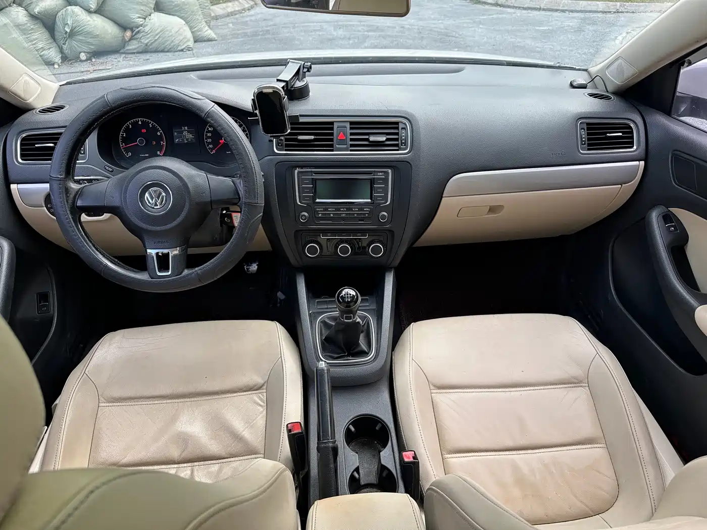 Volkswagen Sagitar 2014 1.6L Manual Comfort фото 8