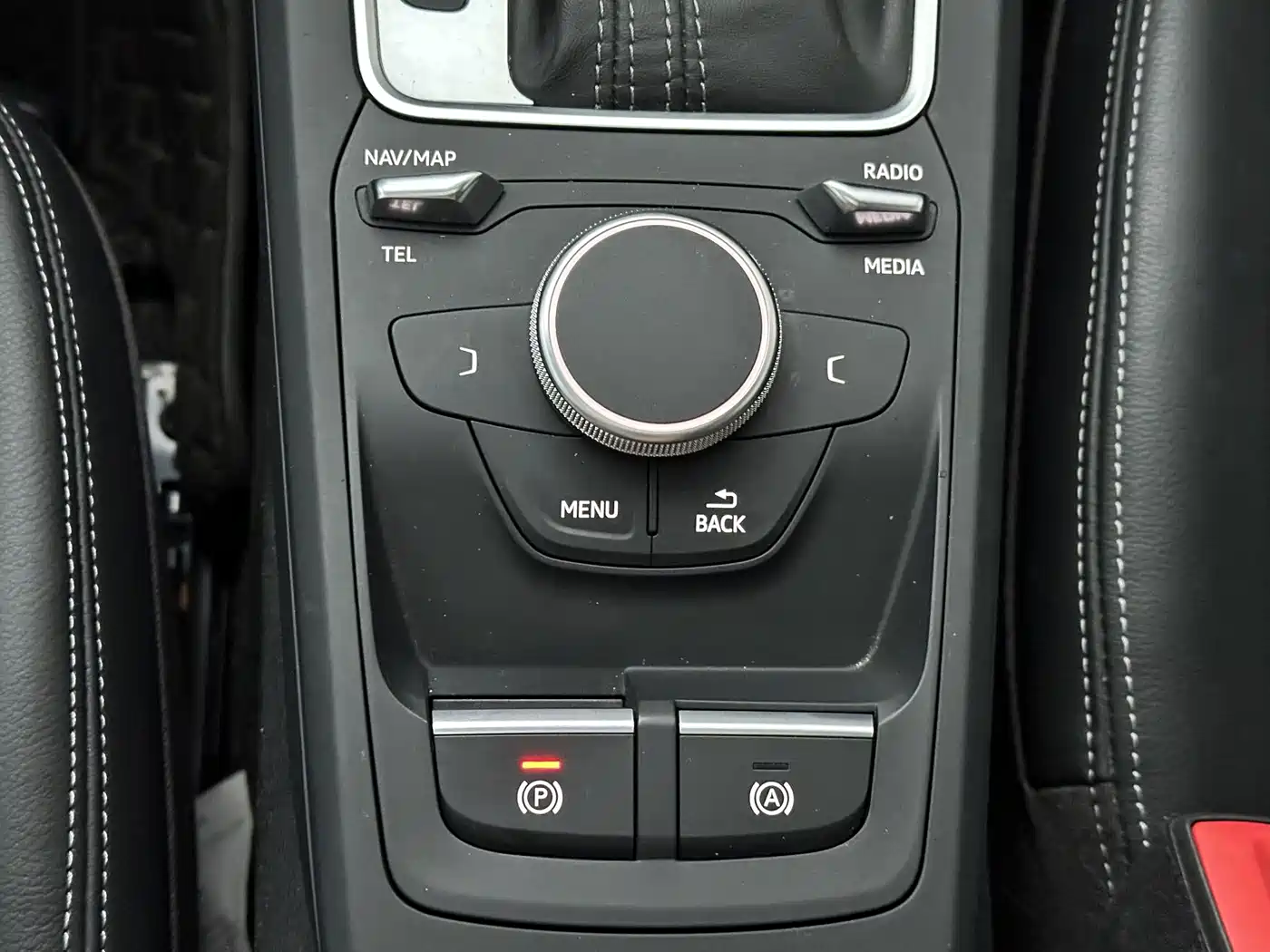 Photo 12 - Audi Q2L