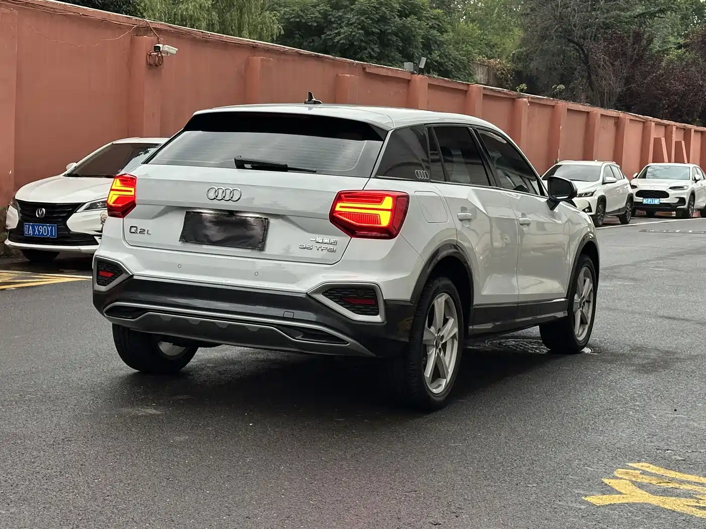 Photo 5 - Audi Q2L