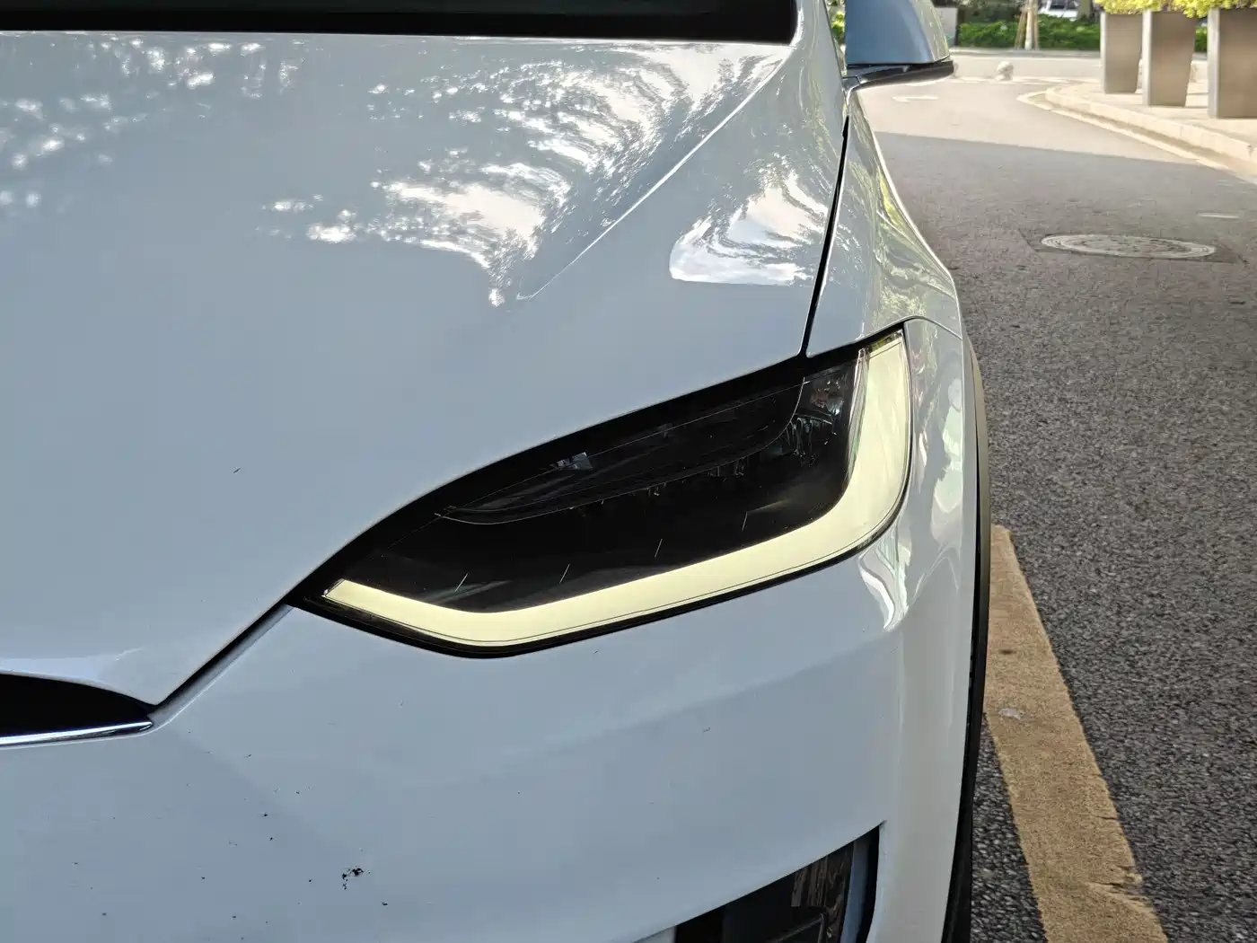 TESLA MODEL X