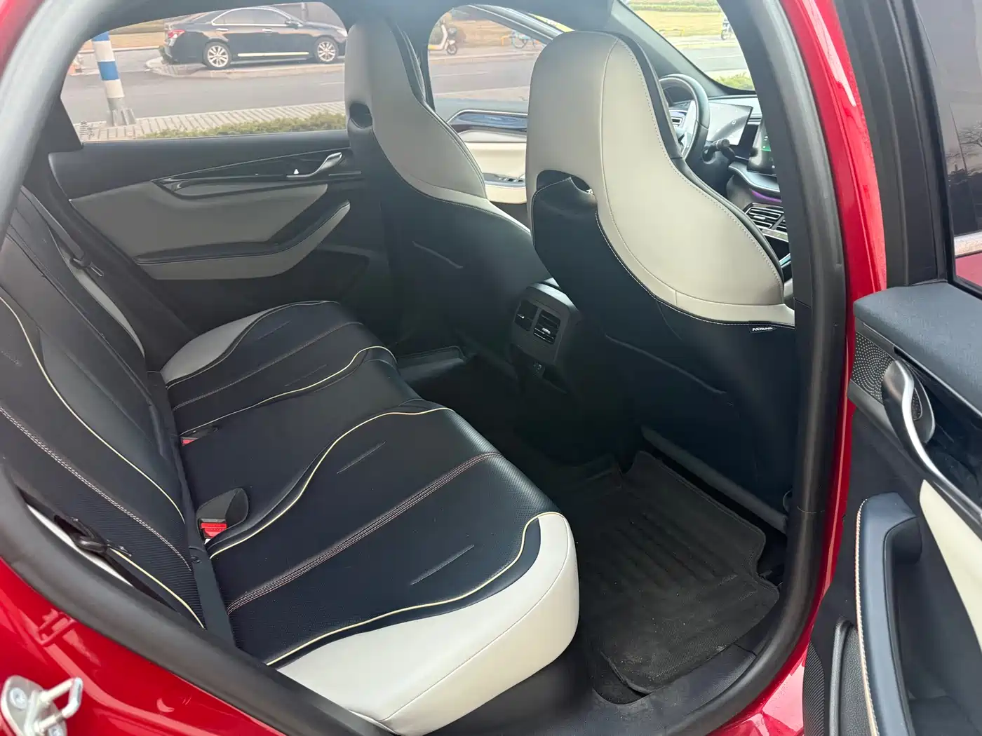 BYD Qin PLUS 2023 Champion Edition DM-i 120KM Excellence фото 12