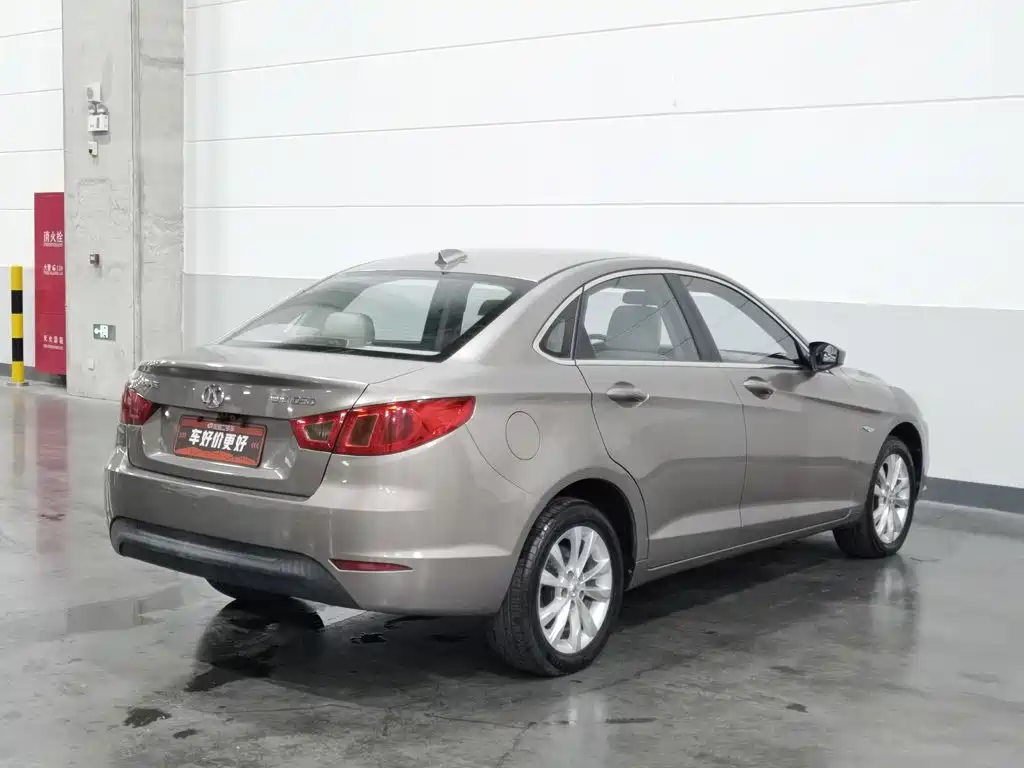 BAIC Senova D50 2015 2015 1.5L Manual Comfort Value Navigation Edition