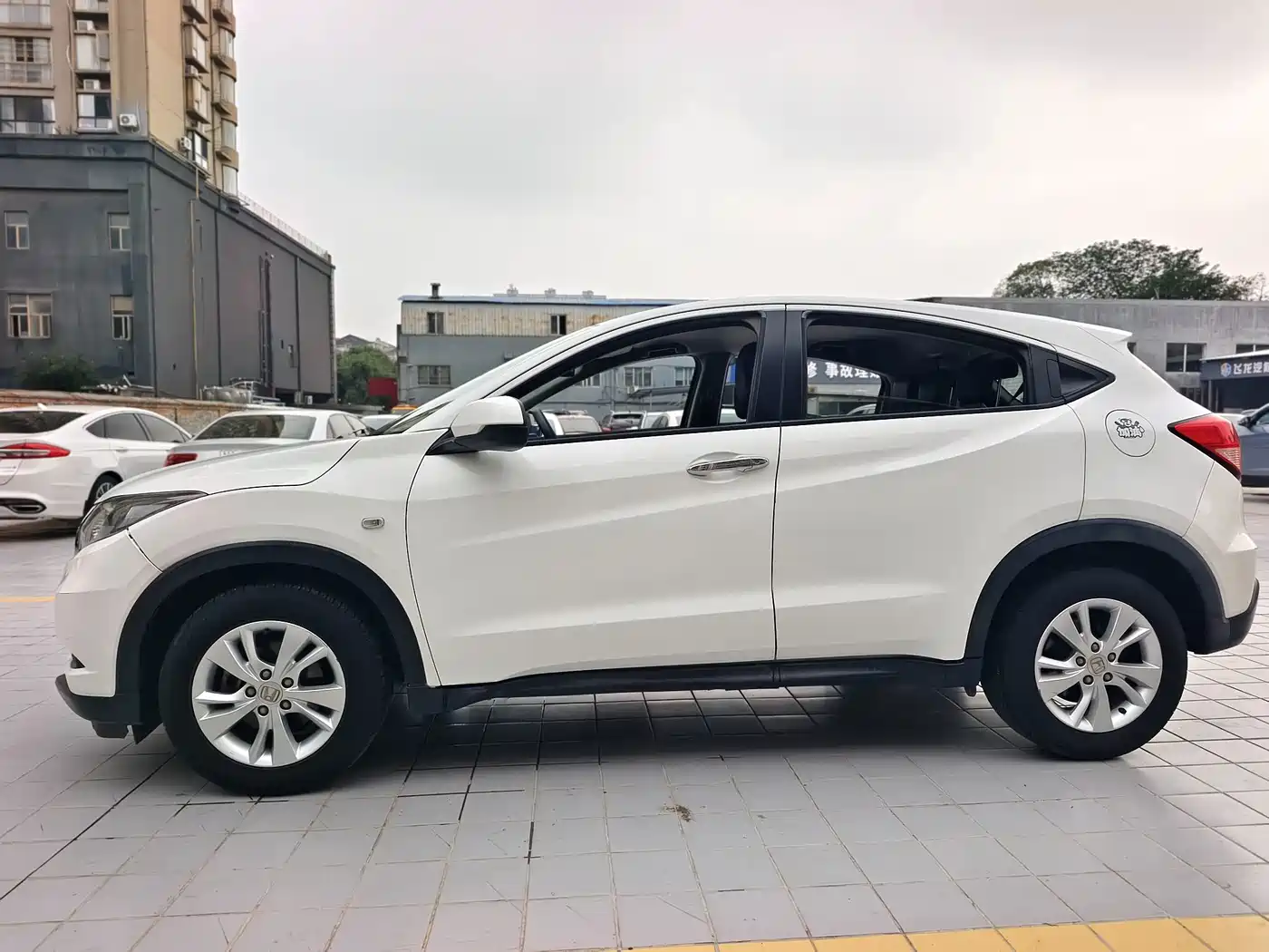 Honda Vezel 2016 2015 1.8L CVT FWD Elite