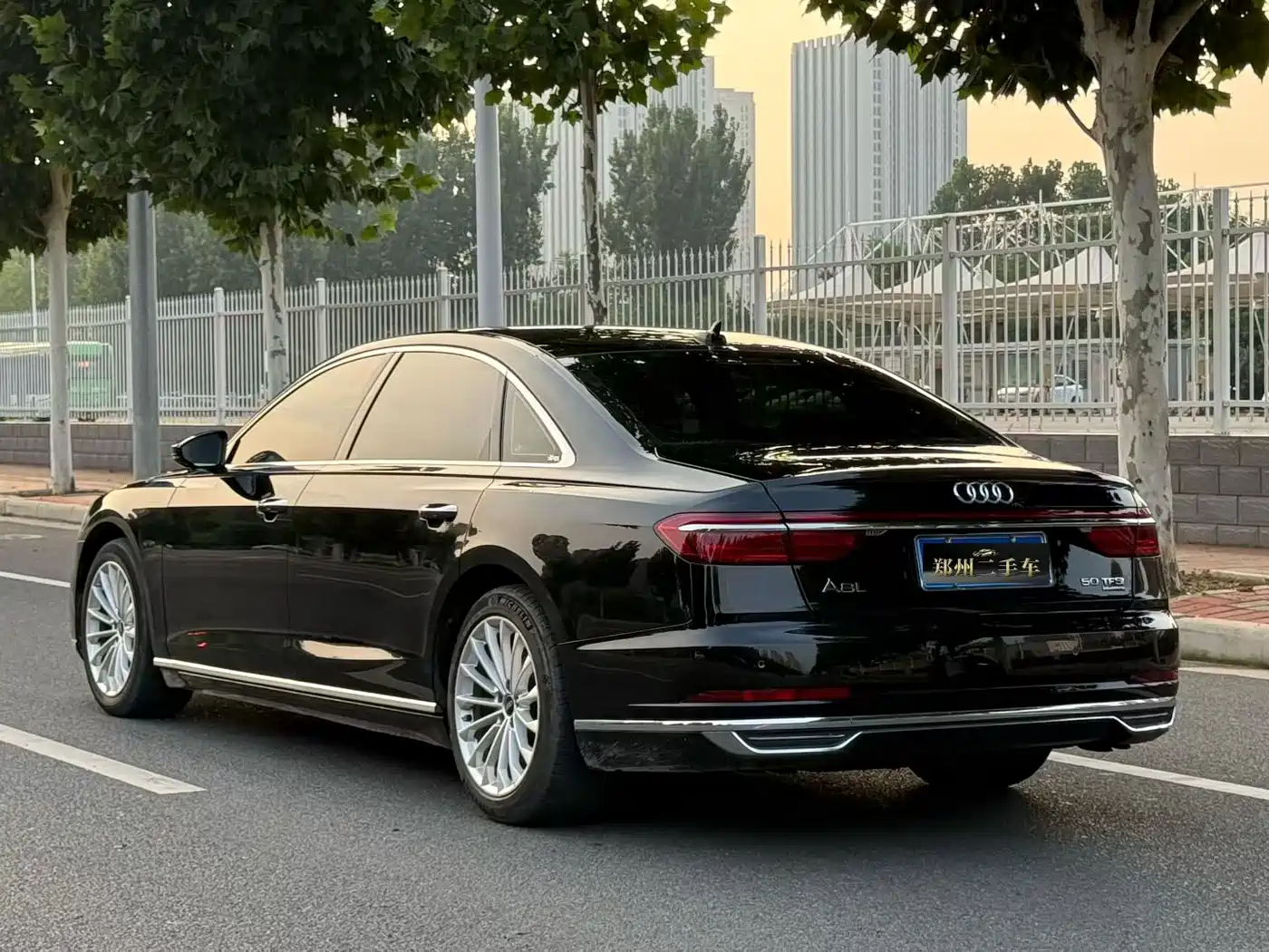 Photo 21 - Audi A8