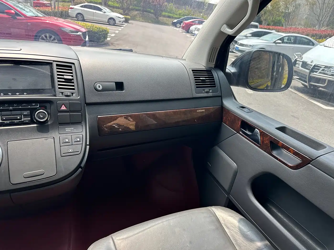 Volkswagen Multivan 2012 2.0TSI 2WD Luxury Edition фото 16