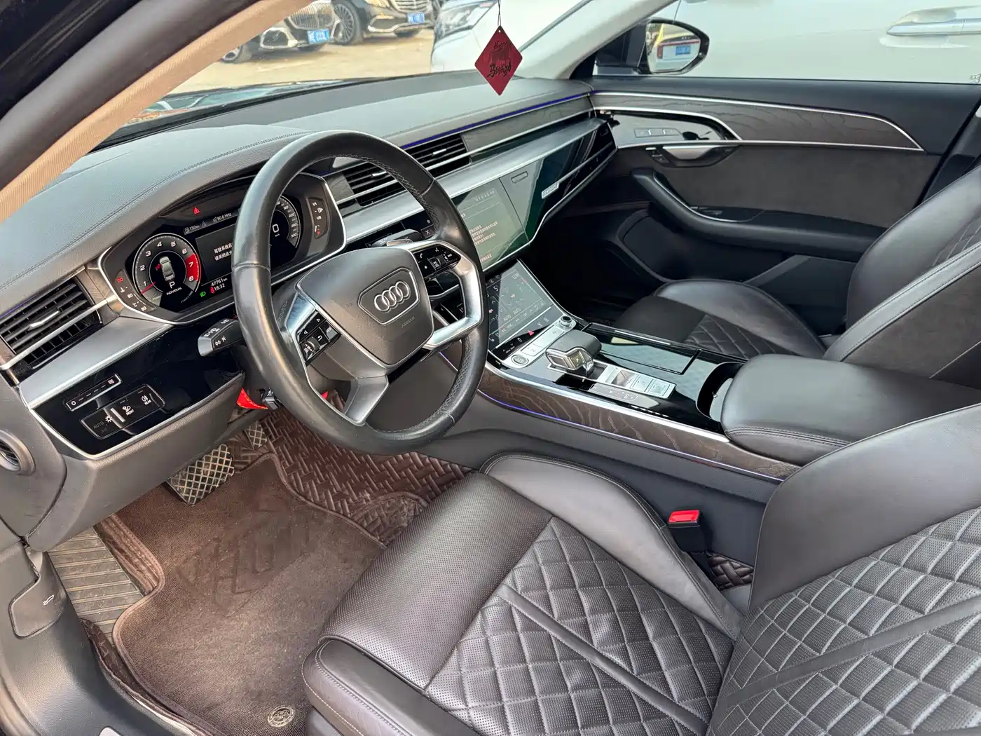 Photo 9 - Audi A8