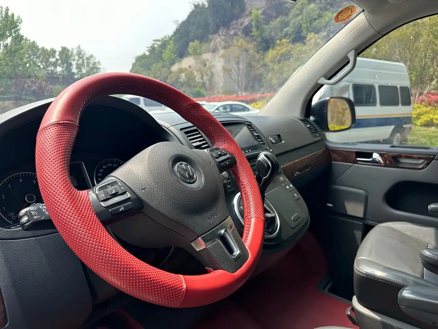 Volkswagen Multivan 2012 2.0TSI 2WD Luxury Edition фото 9