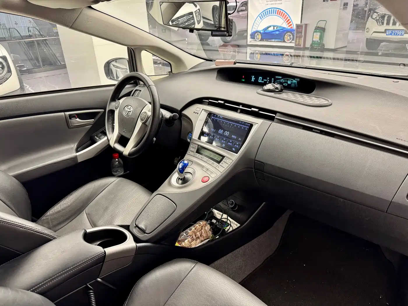 Toyota Prius 2012 1.8L Luxury фото 12