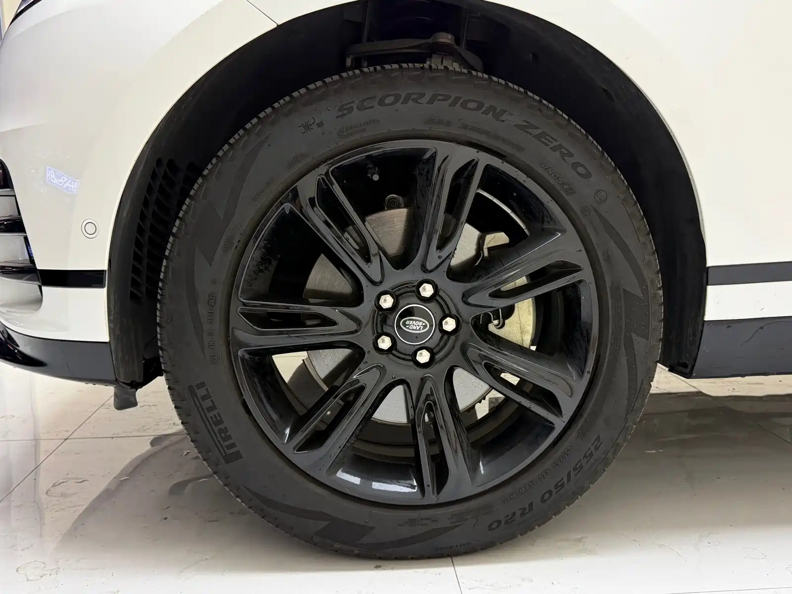 Фото 12 - Land Rover Range Rover Velar