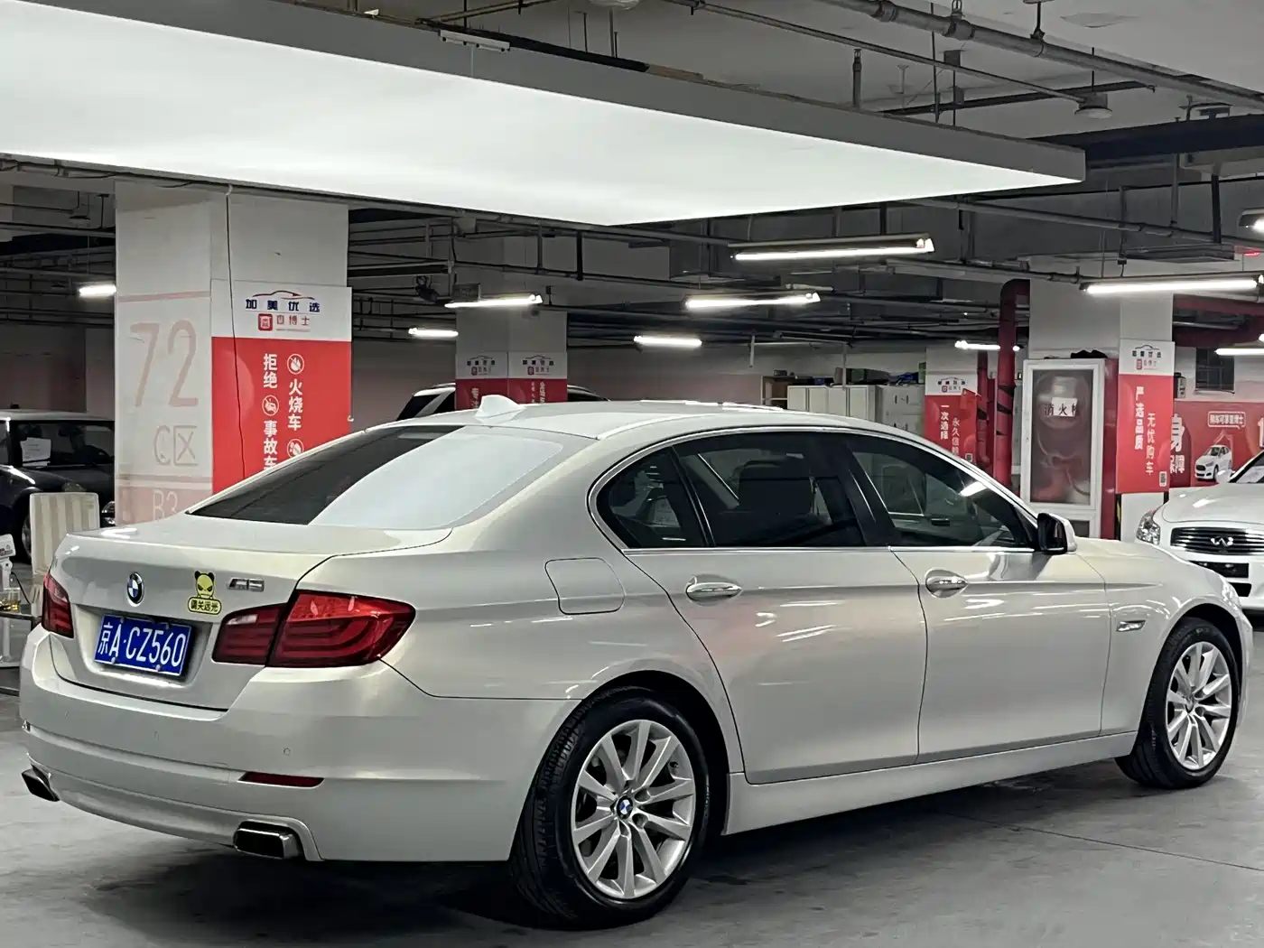 BMW 5 Series 2011 535Li Leading фото 4