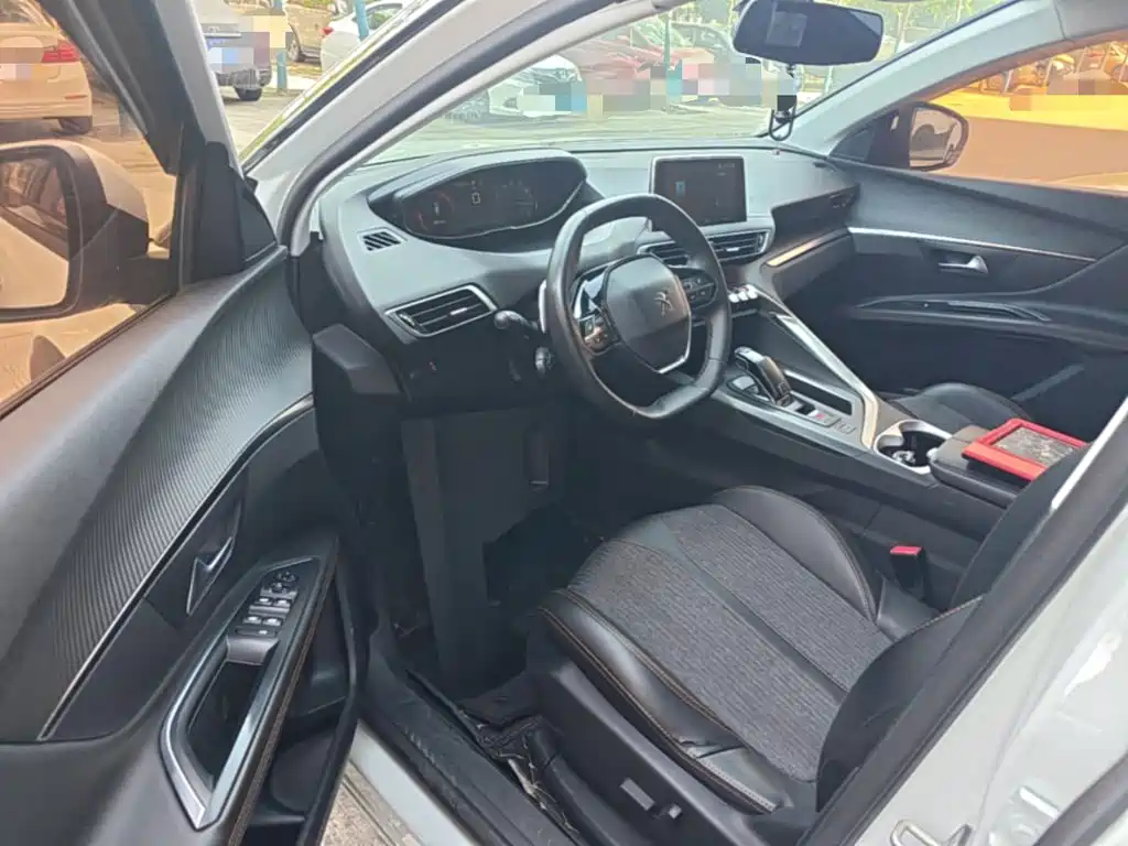 Фото 16 - Peugeot 5008