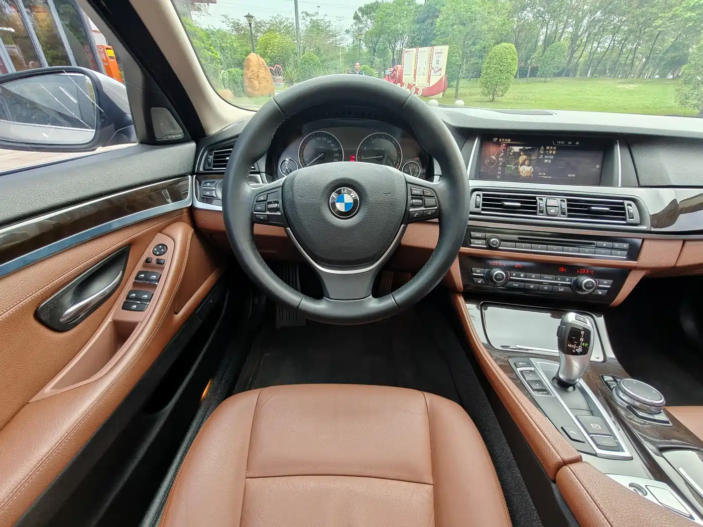BMW 5 Series 2014 528Li Leading Edition фото 14