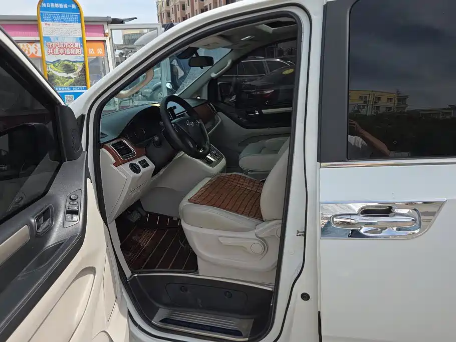 Maxus G10 2014 2014 2.0T Automatic Luxury Executive Edition