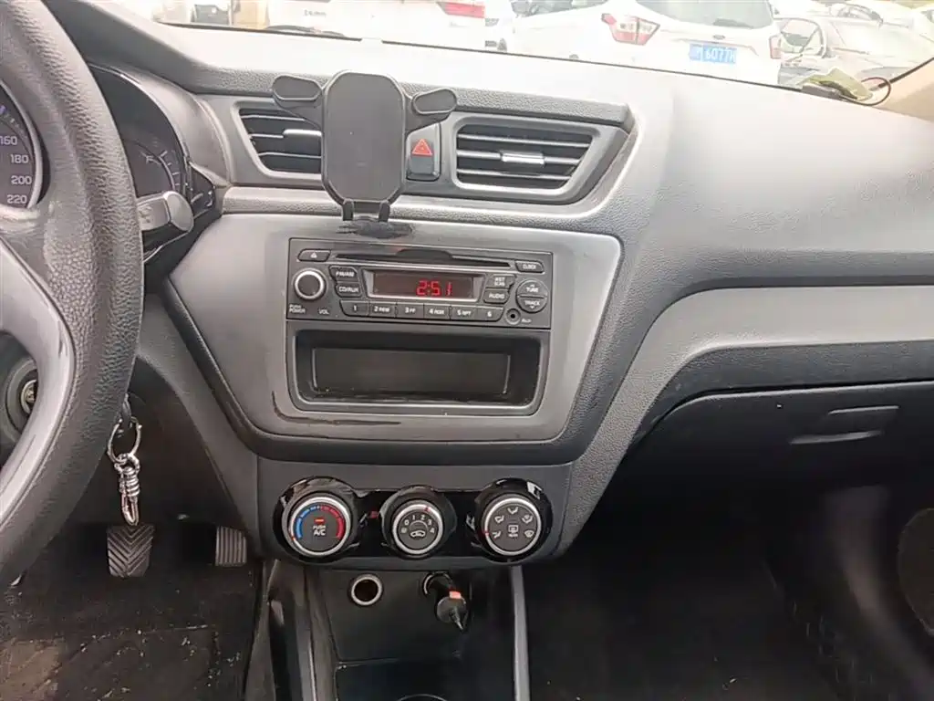Kia K2 2015 Sedan 1.4L MT GLS фото 13