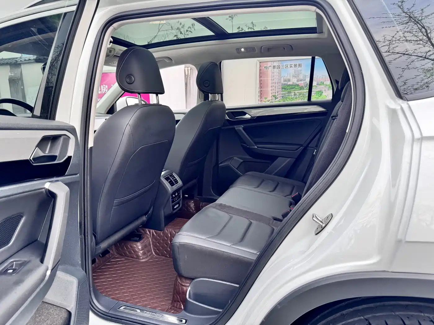 Volkswagen Tayron 2022 280TSI 2WD Luxury Smart Connect Edition фото 10