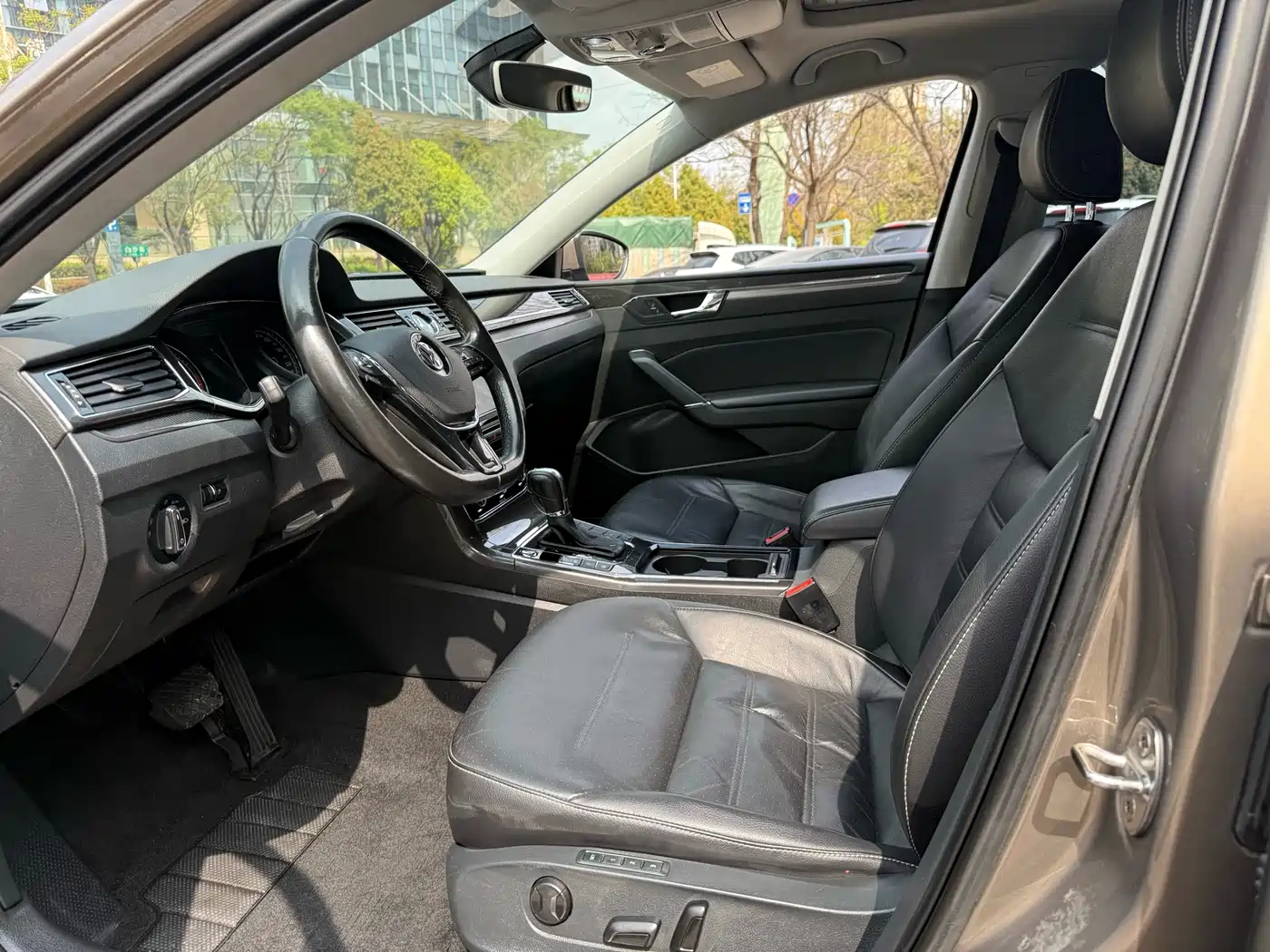 Volkswagen Passat 2016 330TSI DSG Executive Edition фото 7