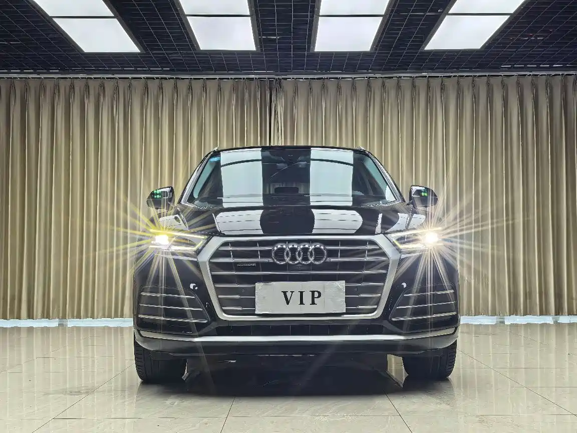 Audi Q5L 2020 Facelift 40 TFSI Honor Fashion фото 2