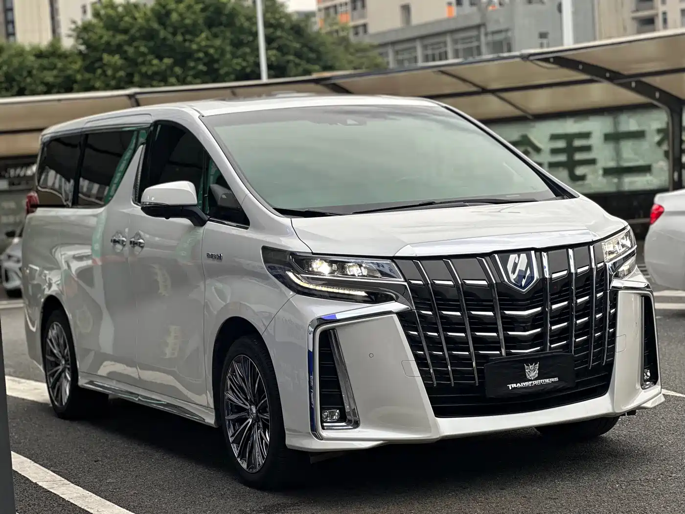 Toyota Alphard 2019 Hybrid 2.5L Premium Edition фото 3