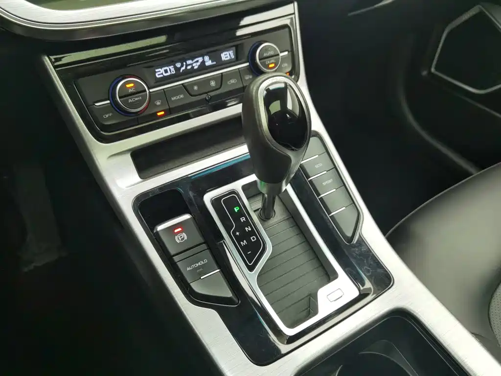 Photo 13 - Geely Emgrand GS