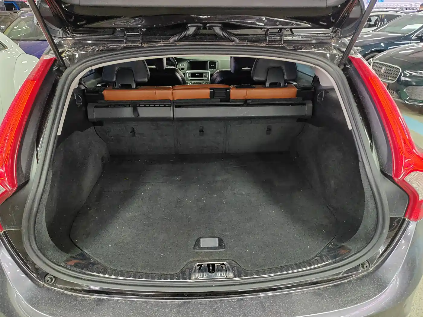Фото 10 - Volvo V60