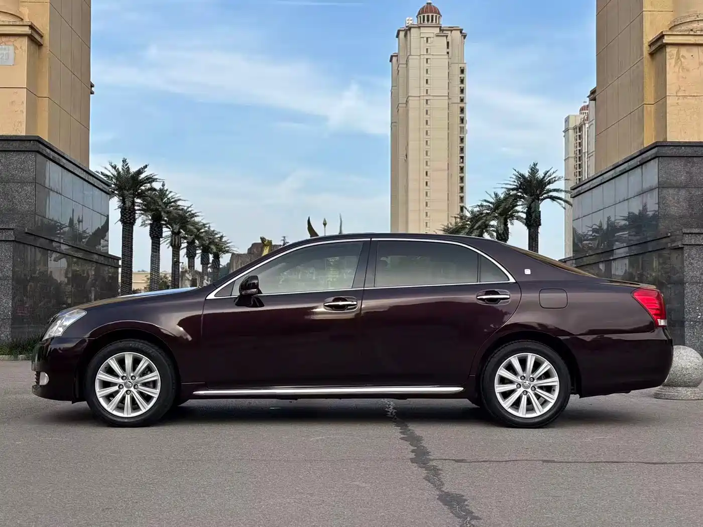 Toyota Crown 2011 2.5L Royal Leather Sunroof Special Edition фото 2