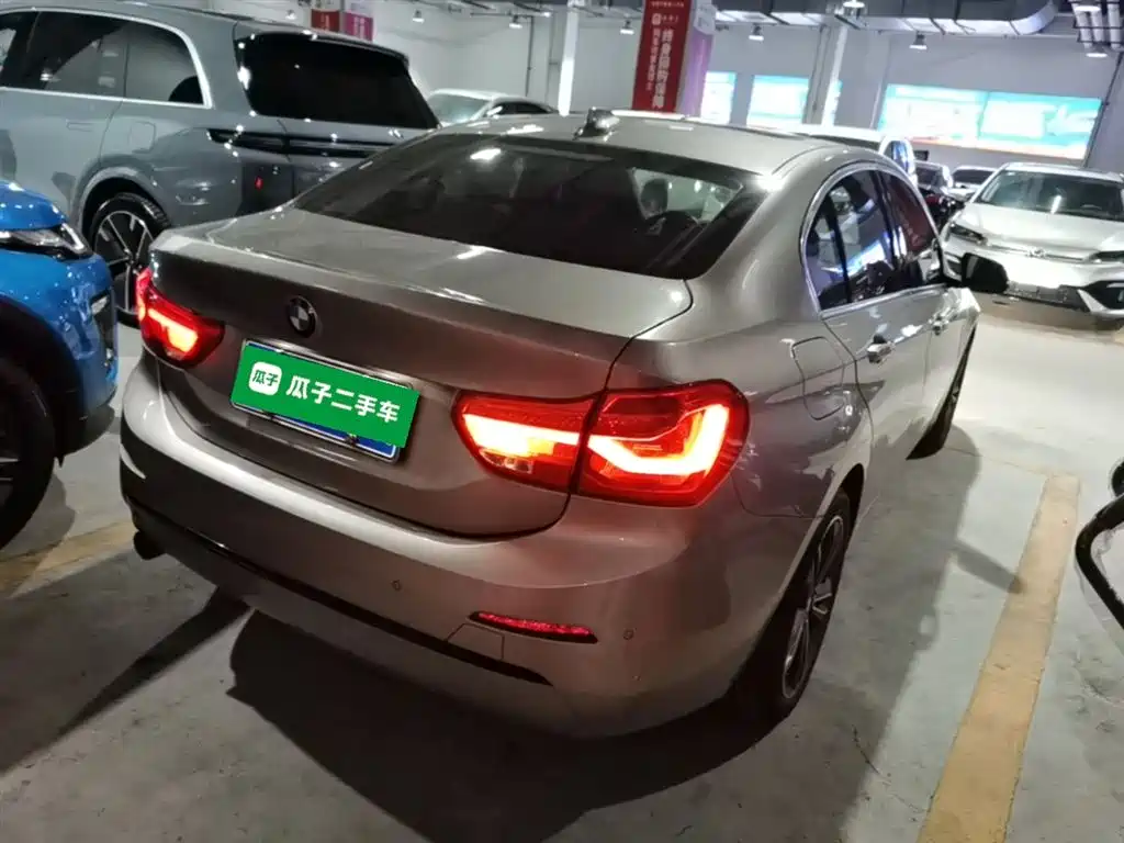 BMW 1 Series 2018 118i Sport Edition фото 7
